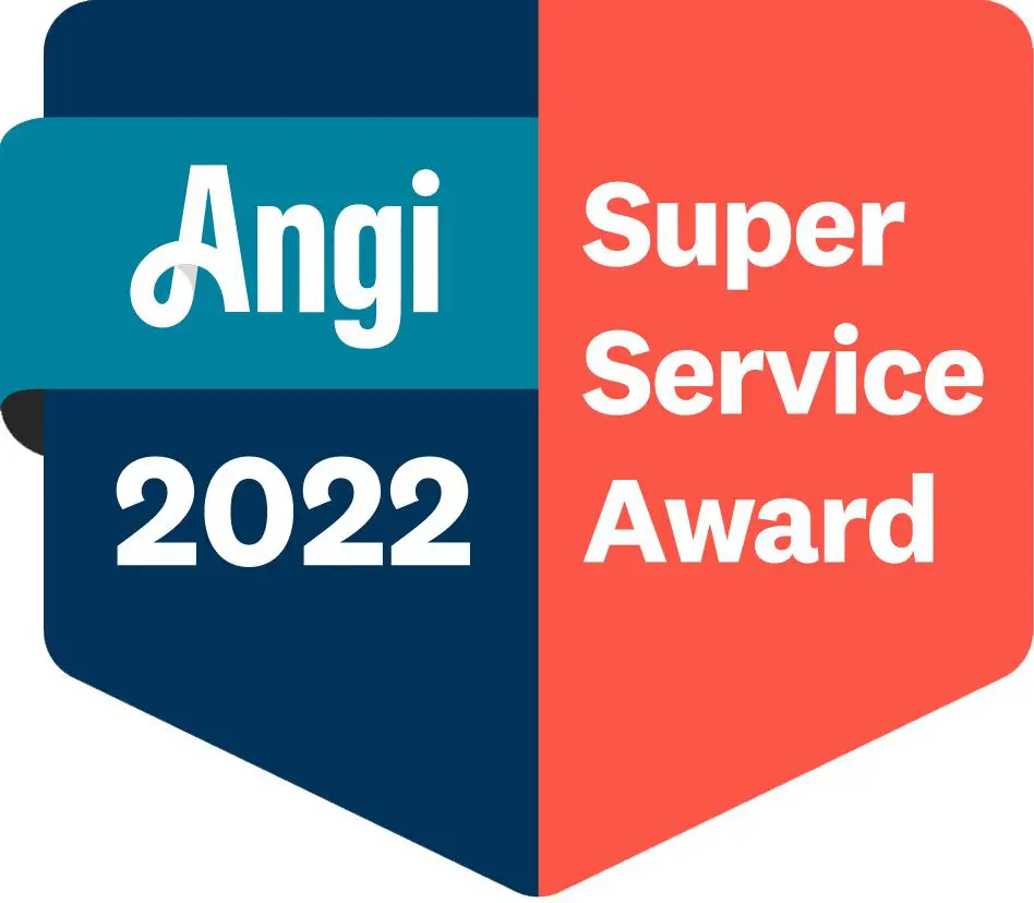 A blue and red badge with the words angi 2 0 2 2 super service award.